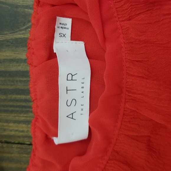 ASTR Aracely Smocked Crop Top Cherry XS - Picture 4 of 5